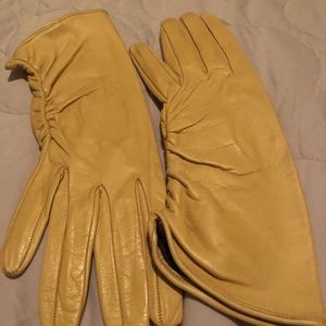 Leather gloves